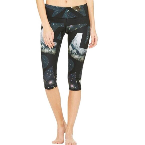 Alo Women’s Airbrushed Vapor Space Printed Capris Size XS - Picture 1 of 9